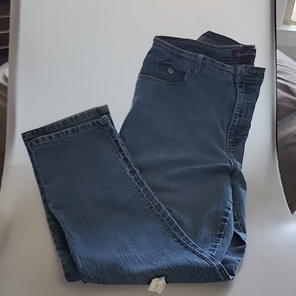 Gloria Vanderbilt Women's size 14 Classic Fit Tapered Leg High Rise Blue Jeans